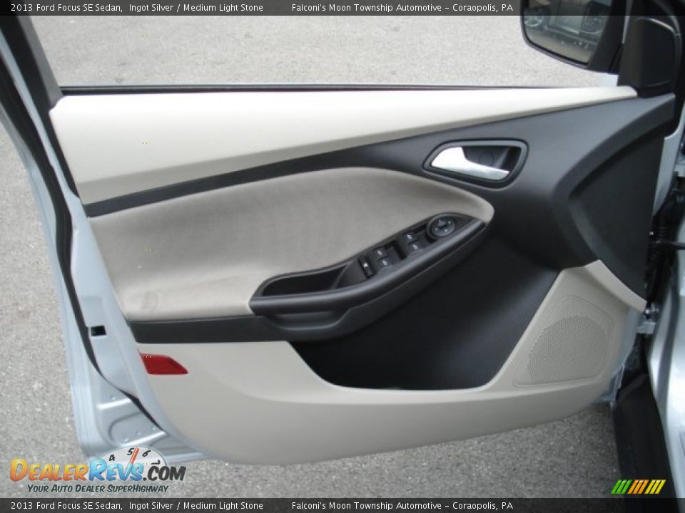 2013 Ford Focus SE Sedan Ingot Silver / Medium Light Stone Photo #12