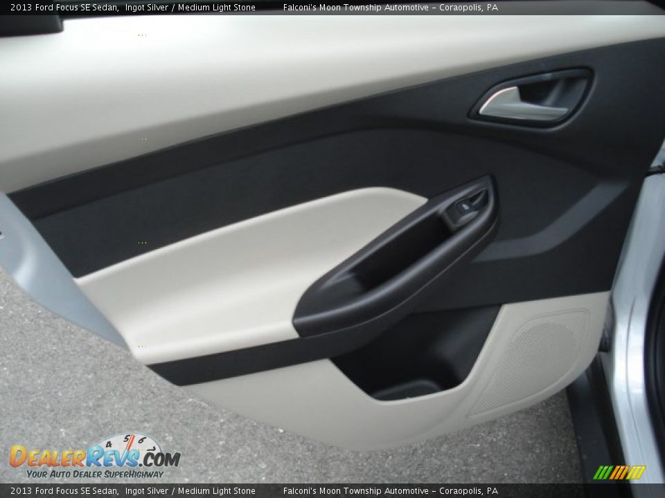 2013 Ford Focus SE Sedan Ingot Silver / Medium Light Stone Photo #14