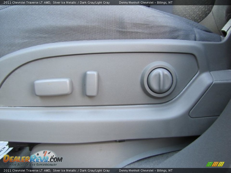 2011 Chevrolet Traverse LT AWD Silver Ice Metallic / Dark Gray/Light Gray Photo #16
