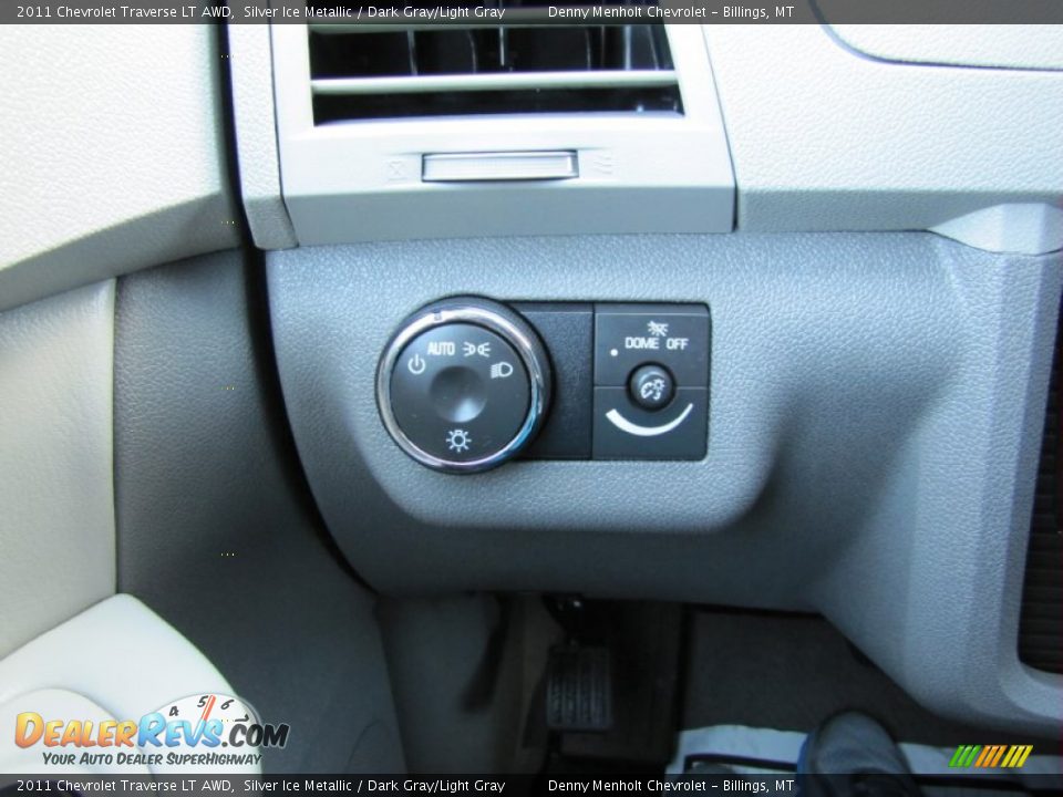 2011 Chevrolet Traverse LT AWD Silver Ice Metallic / Dark Gray/Light Gray Photo #17