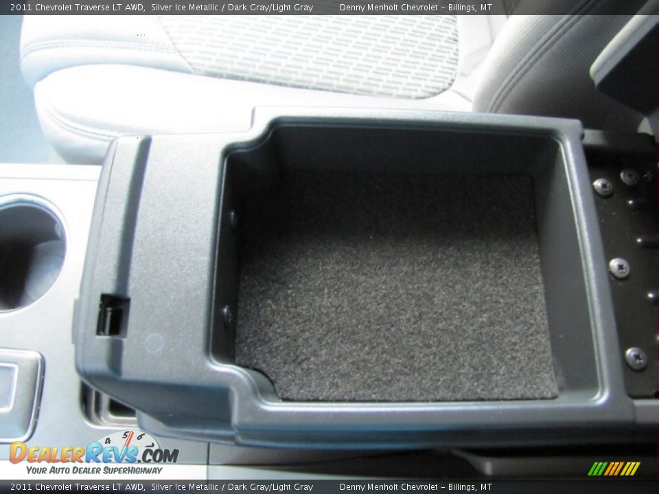 2011 Chevrolet Traverse LT AWD Silver Ice Metallic / Dark Gray/Light Gray Photo #24