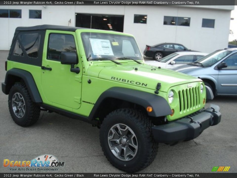 Front 3/4 View of 2013 Jeep Wrangler Rubicon 4x4 Photo #4