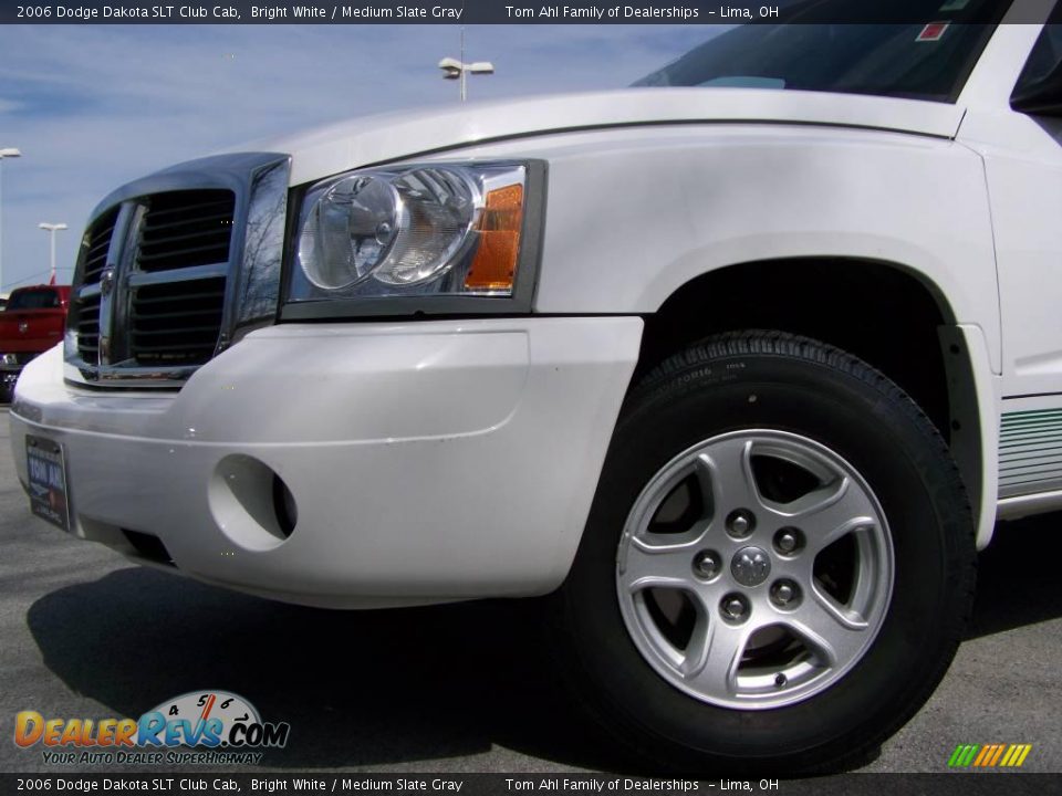 2006 Dodge Dakota SLT Club Cab Bright White / Medium Slate Gray Photo #2