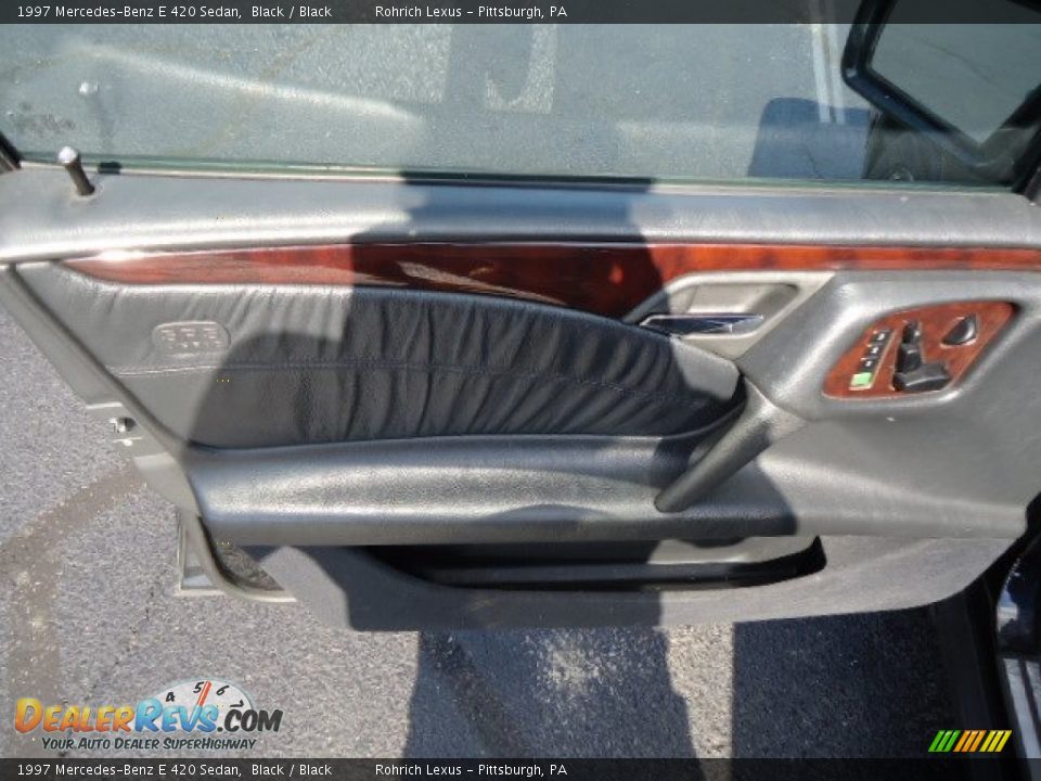 1997 Mercedes-Benz E 420 Sedan Black / Black Photo #18