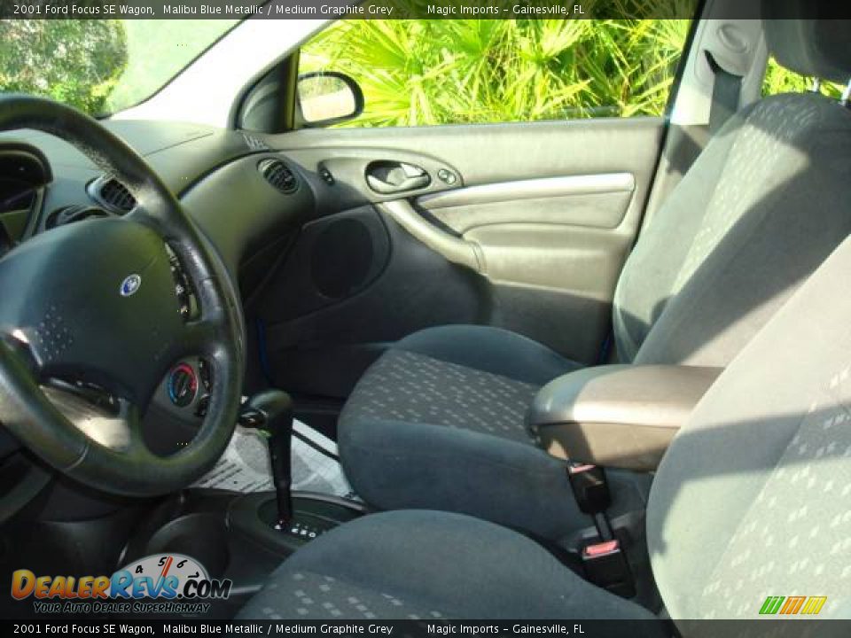 2001 Ford Focus SE Wagon Malibu Blue Metallic / Medium Graphite Grey Photo #12