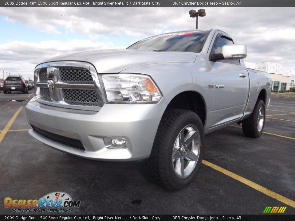 Front 3/4 View of 2009 Dodge Ram 1500 Sport Regular Cab 4x4 Photo #1