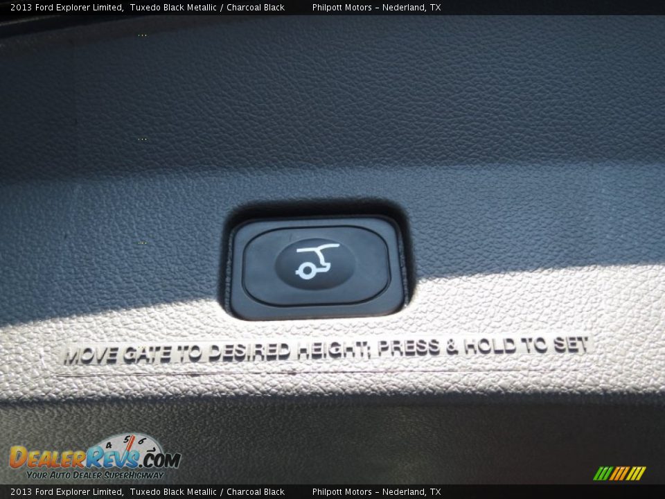 2013 Ford Explorer Limited Tuxedo Black Metallic / Charcoal Black Photo #17