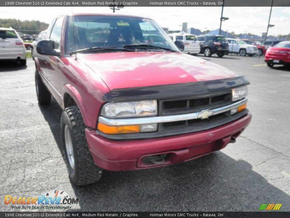 1998 Chevrolet S10 LS Extended Cab 4x4 Medium Red Metallic / Graphite Photo #2