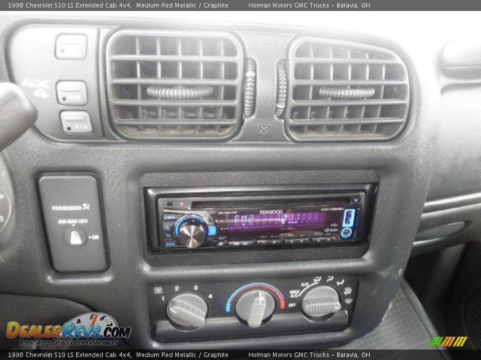 1998 Chevrolet S10 LS Extended Cab 4x4 Medium Red Metallic / Graphite Photo #7