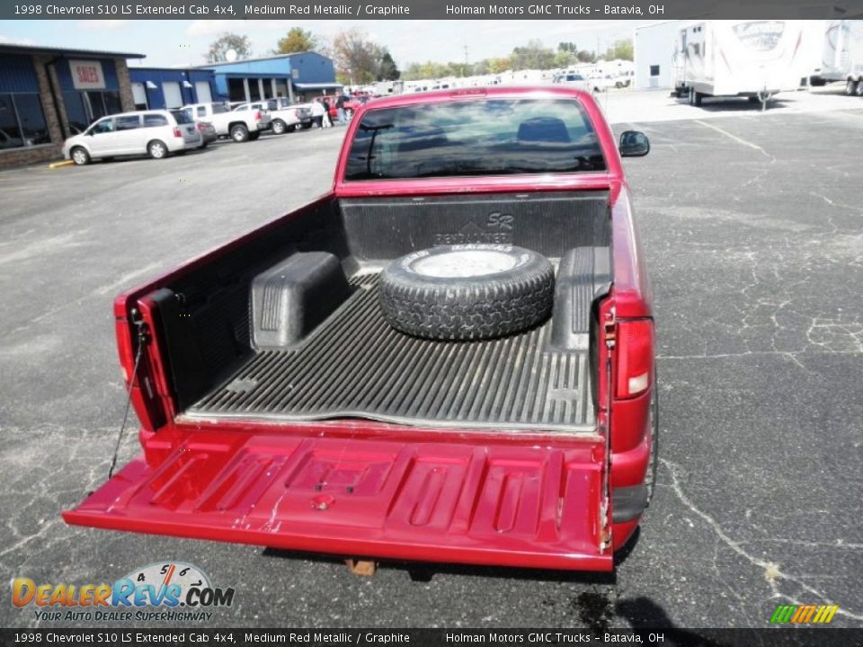 1998 Chevrolet S10 LS Extended Cab 4x4 Medium Red Metallic / Graphite Photo #15