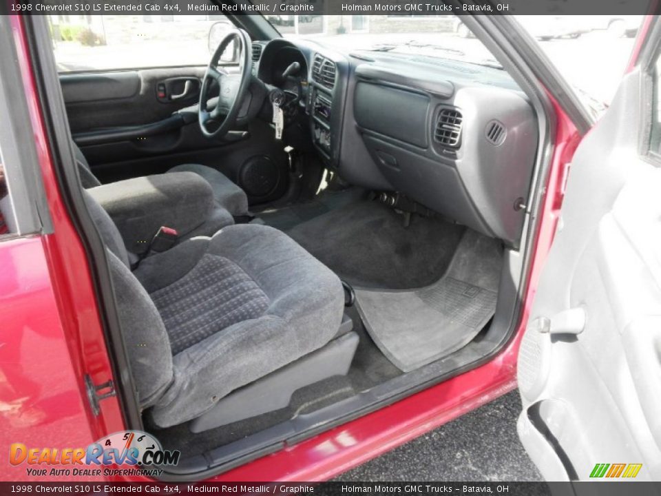 1998 Chevrolet S10 LS Extended Cab 4x4 Medium Red Metallic / Graphite Photo #17