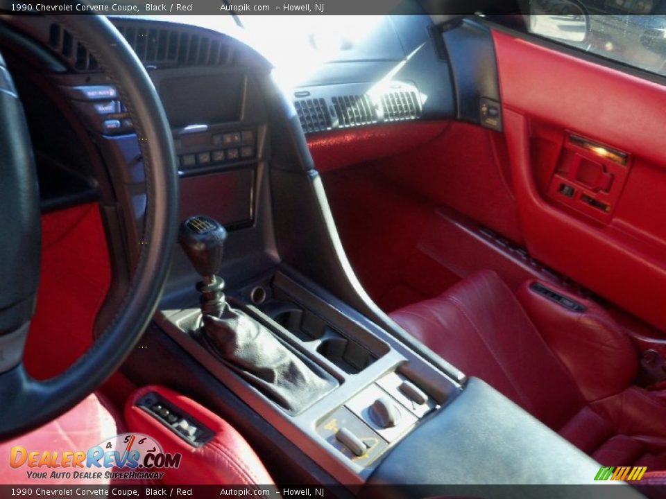 1990 Chevrolet Corvette Coupe Black / Red Photo #11