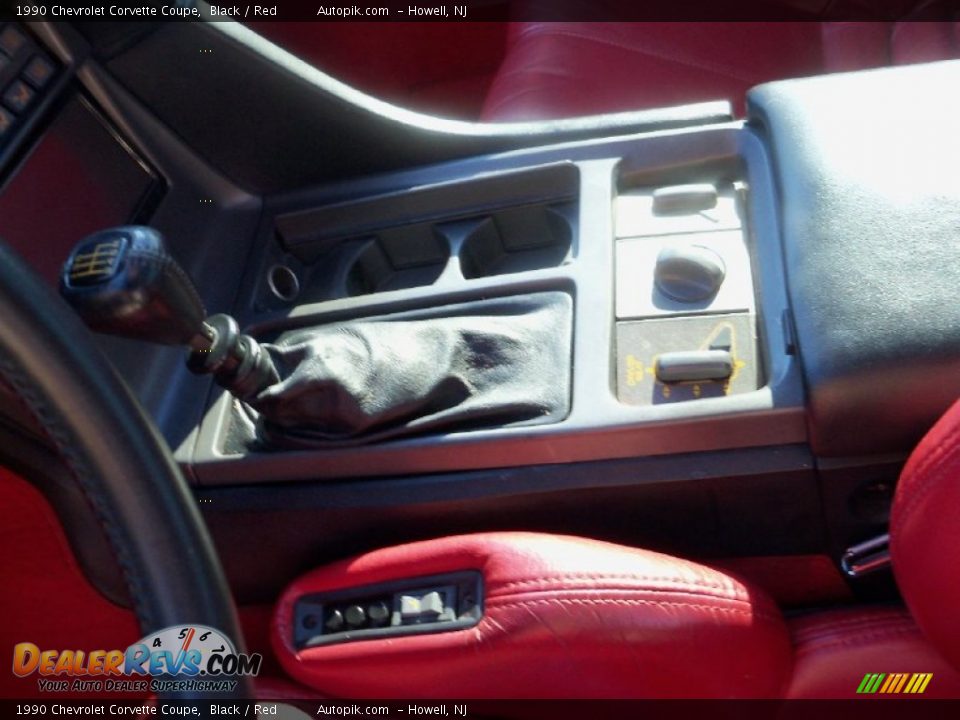 1990 Chevrolet Corvette Coupe Black / Red Photo #12