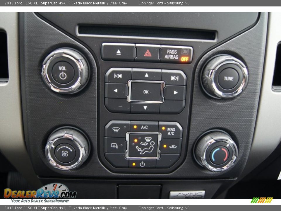 Controls of 2013 Ford F150 XLT SuperCab 4x4 Photo #33