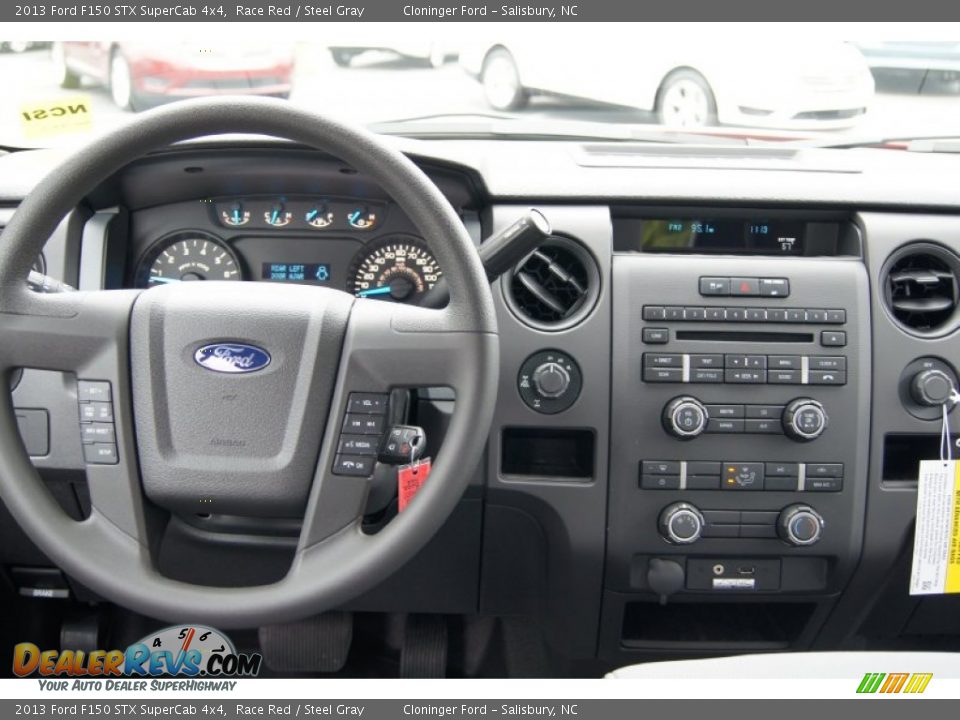Dashboard of 2013 Ford F150 STX SuperCab 4x4 Photo #24