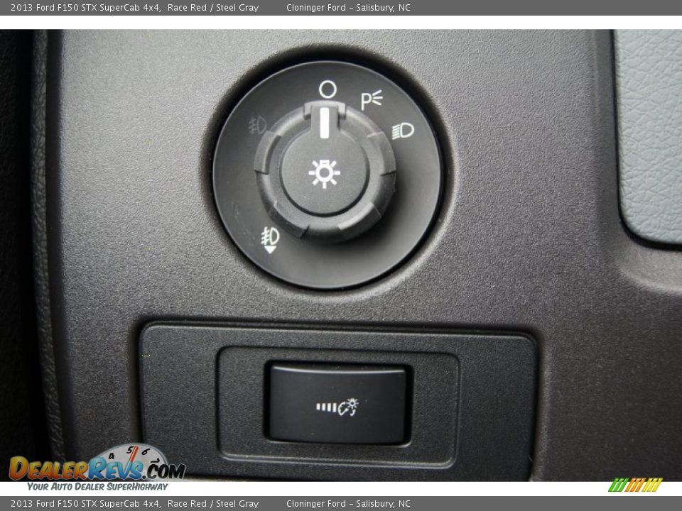 Controls of 2013 Ford F150 STX SuperCab 4x4 Photo #26