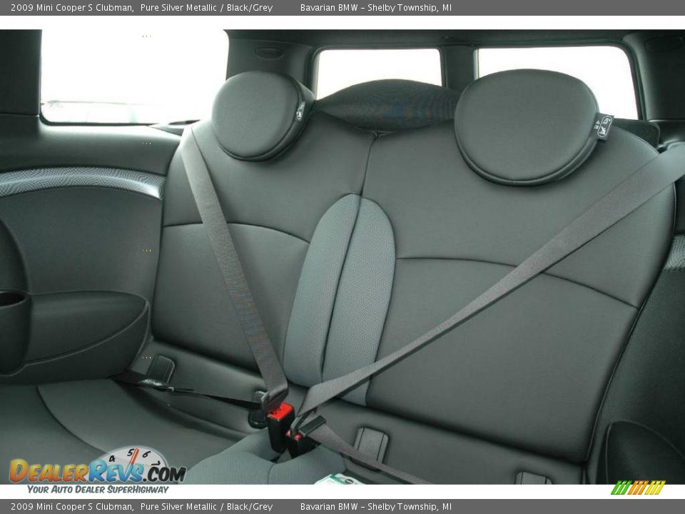 2009 Mini Cooper S Clubman Pure Silver Metallic / Black/Grey Photo #12