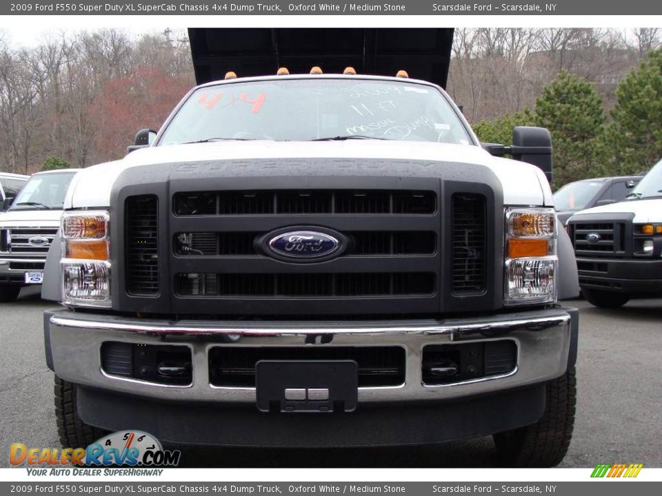 2009 Ford F550 Super Duty XL SuperCab Chassis 4x4 Dump Truck Oxford White / Medium Stone Photo #2