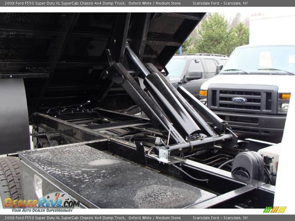 2009 Ford F550 Super Duty XL SuperCab Chassis 4x4 Dump Truck Oxford White / Medium Stone Photo #7
