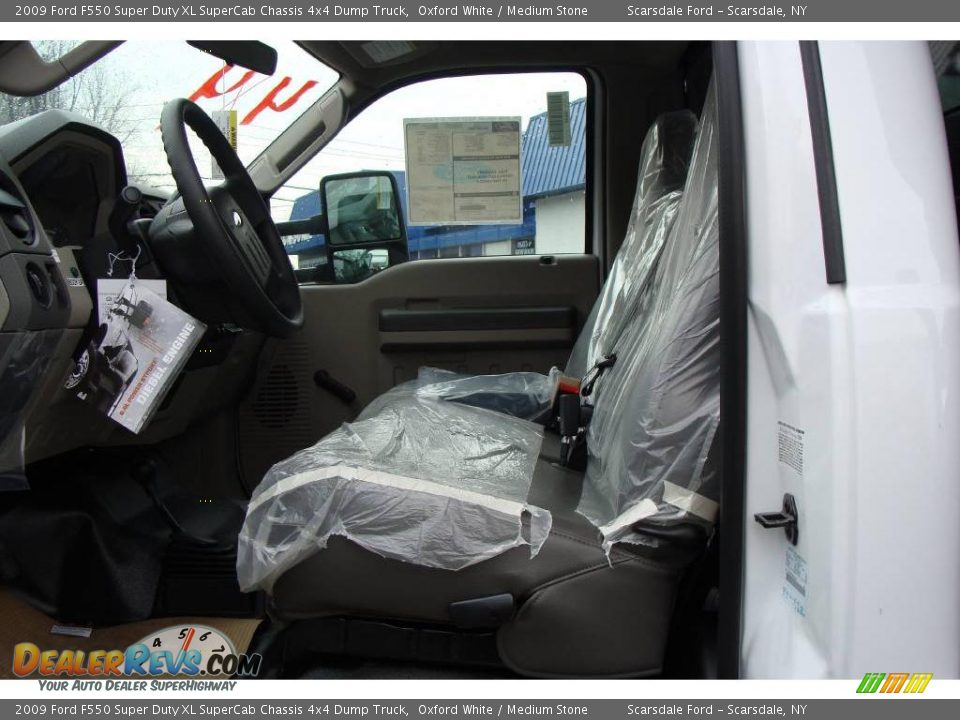 2009 Ford F550 Super Duty XL SuperCab Chassis 4x4 Dump Truck Oxford White / Medium Stone Photo #18