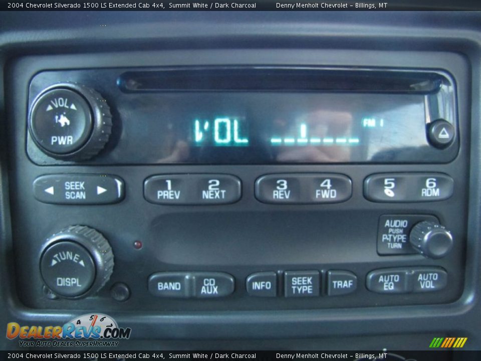 Audio System of 2004 Chevrolet Silverado 1500 LS Extended Cab 4x4 Photo #18