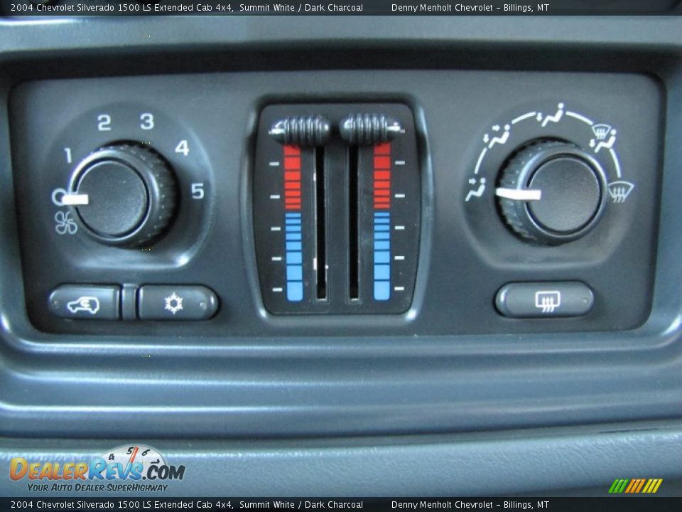Controls of 2004 Chevrolet Silverado 1500 LS Extended Cab 4x4 Photo #19