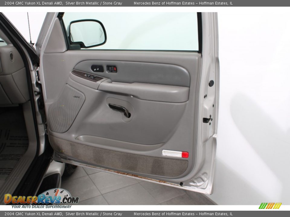 2004 GMC Yukon XL Denali AWD Silver Birch Metallic / Stone Gray Photo #12