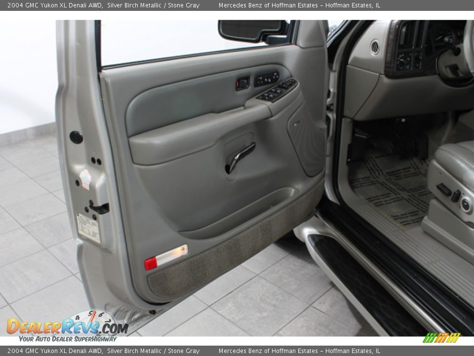2004 GMC Yukon XL Denali AWD Silver Birch Metallic / Stone Gray Photo #15