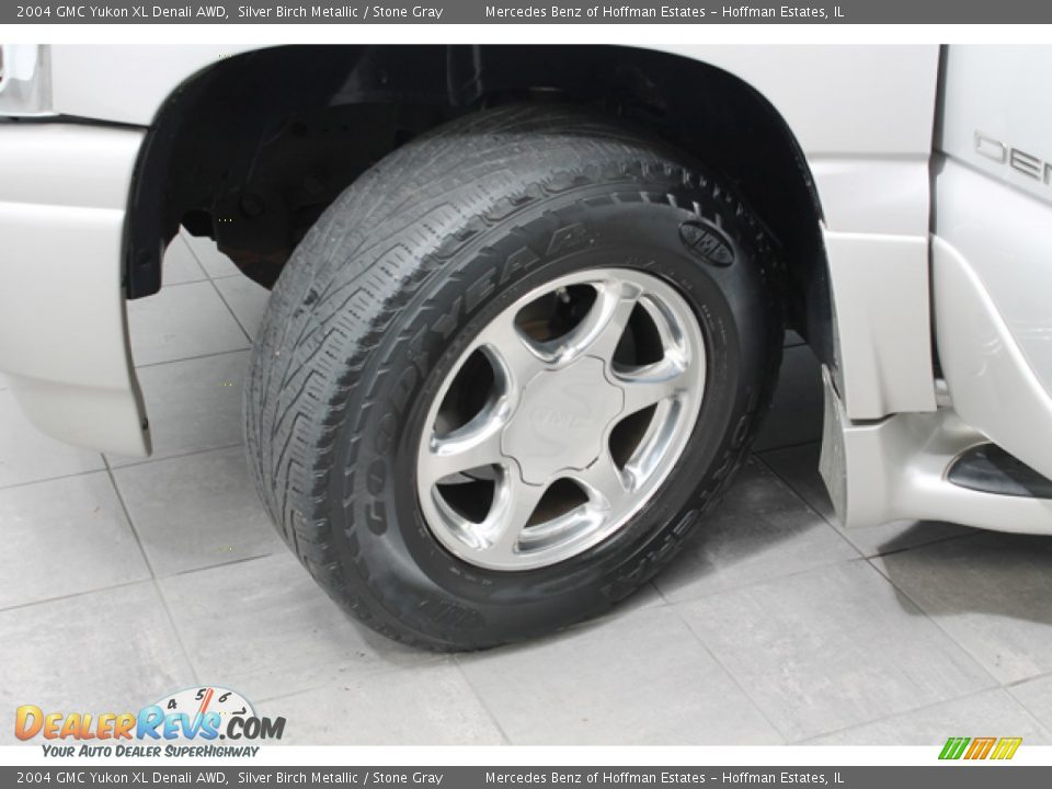 2004 GMC Yukon XL Denali AWD Silver Birch Metallic / Stone Gray Photo #27