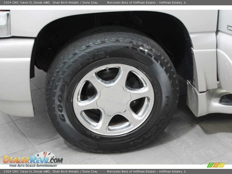 2004 GMC Yukon XL Denali AWD Silver Birch Metallic / Stone Gray Photo #28