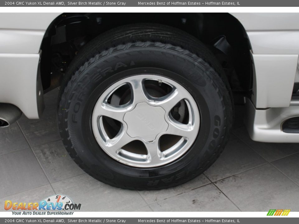 2004 GMC Yukon XL Denali AWD Silver Birch Metallic / Stone Gray Photo #29