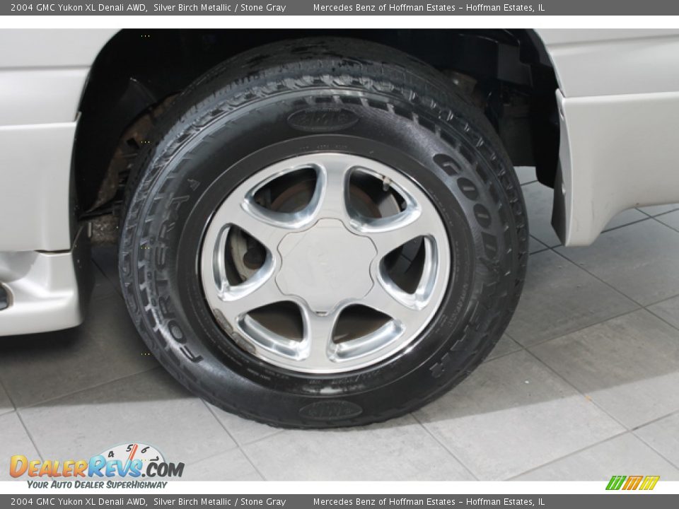 2004 GMC Yukon XL Denali AWD Silver Birch Metallic / Stone Gray Photo #30