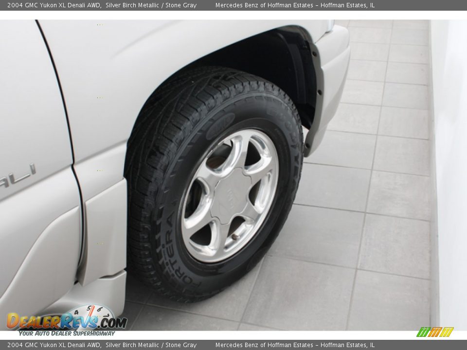 2004 GMC Yukon XL Denali AWD Silver Birch Metallic / Stone Gray Photo #31