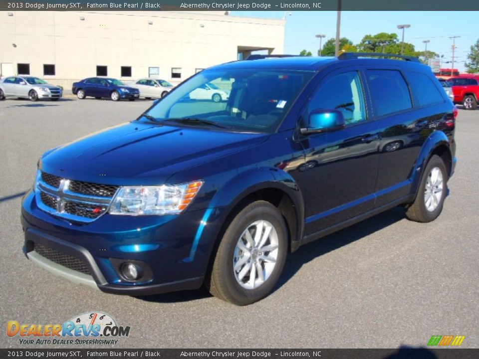 Front 3/4 View of 2013 Dodge Journey SXT Photo #1