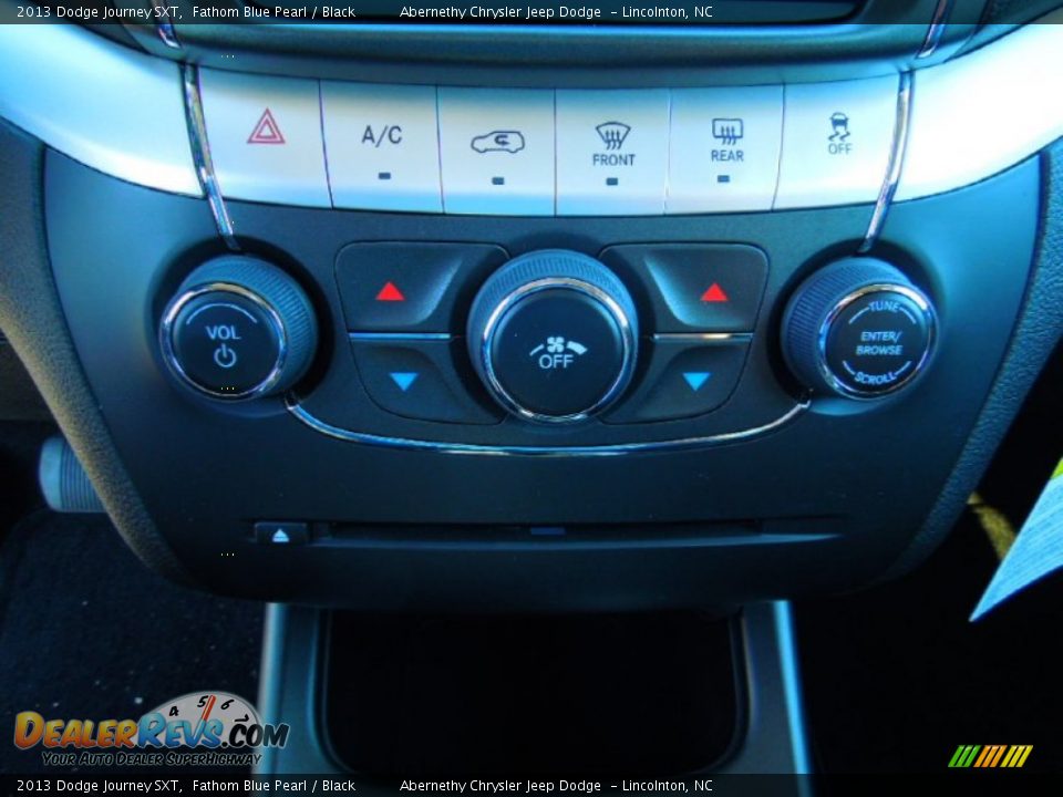 Controls of 2013 Dodge Journey SXT Photo #14
