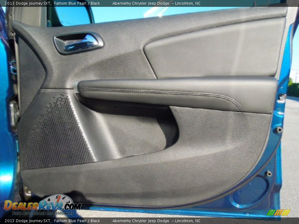 Door Panel of 2013 Dodge Journey SXT Photo #26
