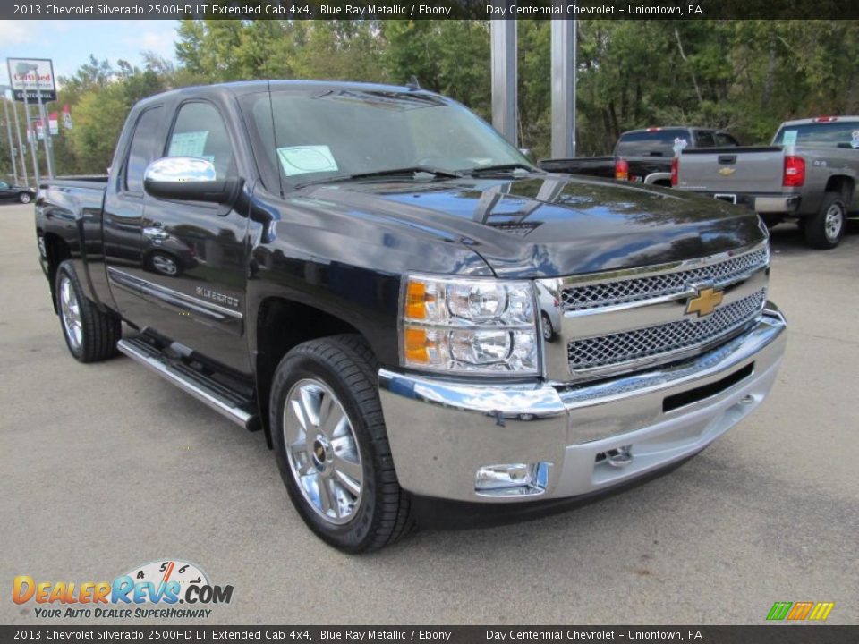 Front 3/4 View of 2013 Chevrolet Silverado 2500HD LT Extended Cab 4x4 Photo #8