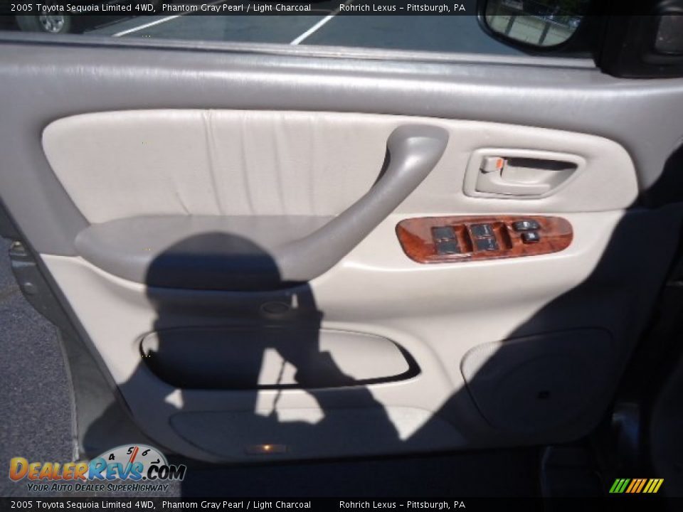 2005 Toyota Sequoia Limited 4WD Phantom Gray Pearl / Light Charcoal Photo #17