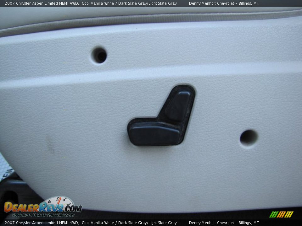 2007 Chrysler Aspen Limited HEMI 4WD Cool Vanilla White / Dark Slate Gray/Light Slate Gray Photo #18