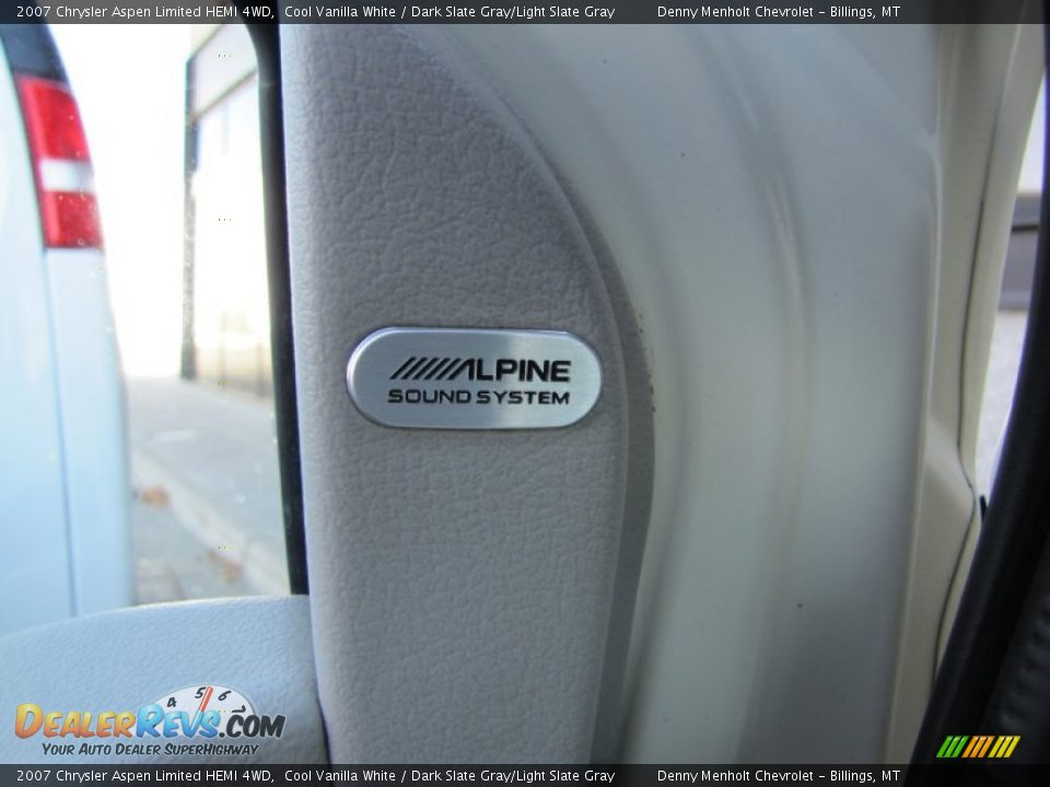 2007 Chrysler Aspen Limited HEMI 4WD Cool Vanilla White / Dark Slate Gray/Light Slate Gray Photo #22