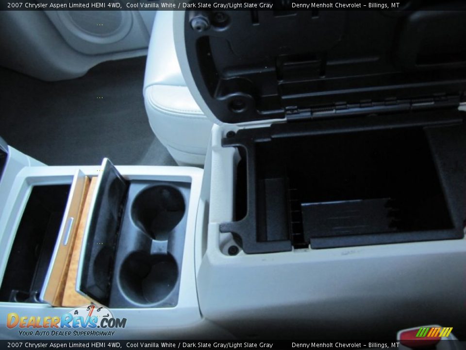 2007 Chrysler Aspen Limited HEMI 4WD Cool Vanilla White / Dark Slate Gray/Light Slate Gray Photo #27