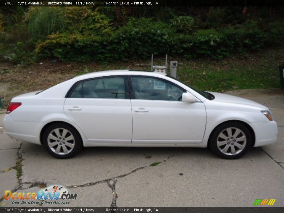2005 Toyota Avalon XL Blizzard White Pearl / Ivory Photo #11