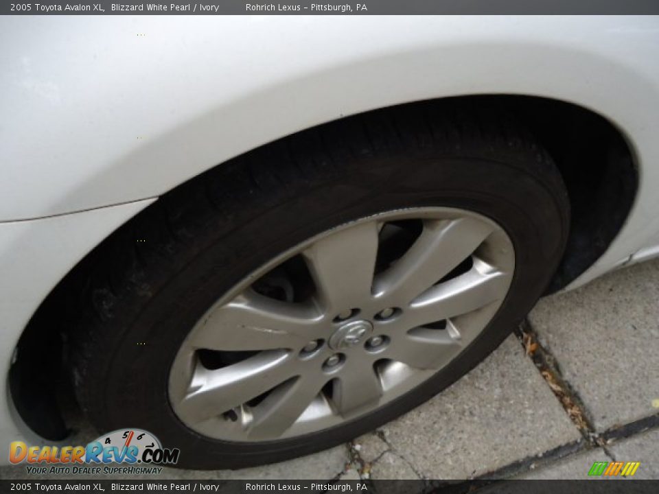 2005 Toyota Avalon XL Blizzard White Pearl / Ivory Photo #14