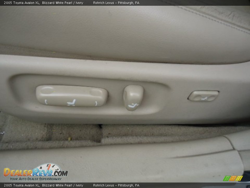 2005 Toyota Avalon XL Blizzard White Pearl / Ivory Photo #17