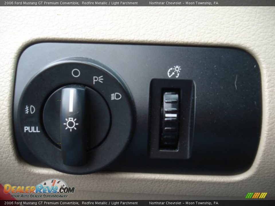 2006 Ford Mustang GT Premium Convertible Redfire Metallic / Light Parchment Photo #18