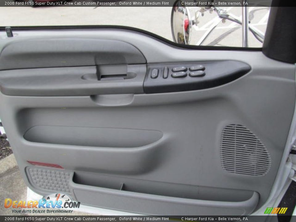 Door Panel of 2008 Ford F650 Super Duty XLT Crew Cab Custom Passenger Photo #19