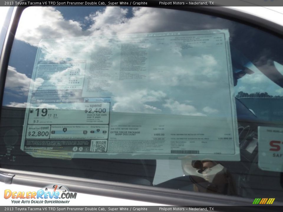 2013 Toyota Tacoma V6 TRD Sport Prerunner Double Cab Super White / Graphite Photo #32