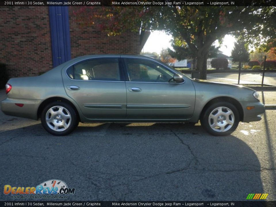 2001 Infiniti I 30 Sedan Millenium Jade Green / Graphite Photo #2