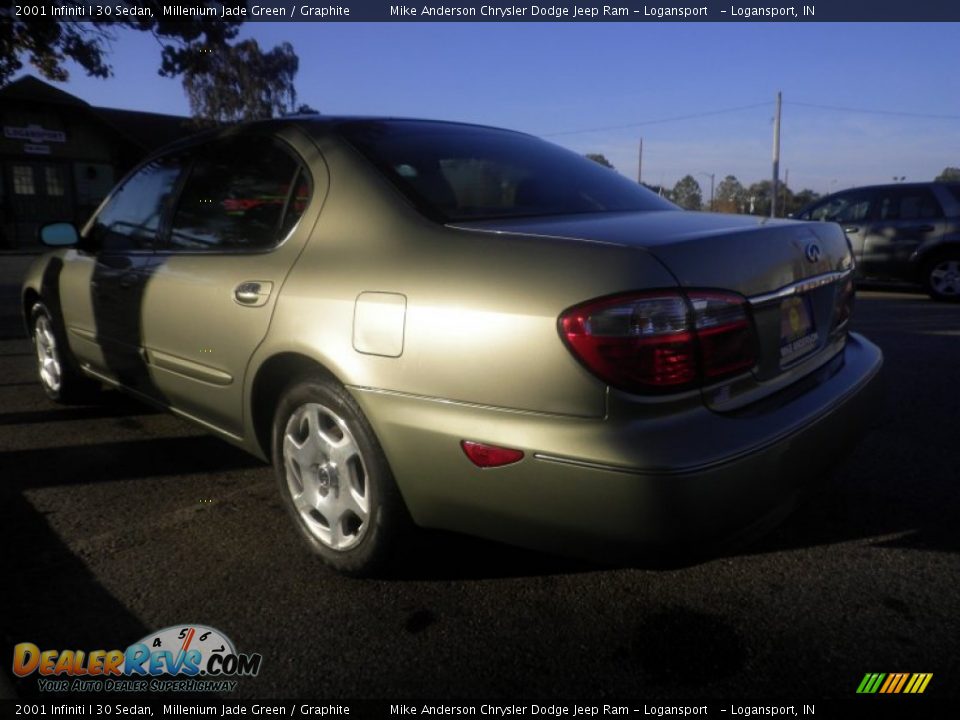 2001 Infiniti I 30 Sedan Millenium Jade Green / Graphite Photo #3