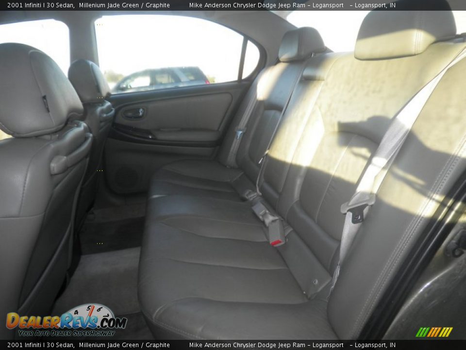 2001 Infiniti I 30 Sedan Millenium Jade Green / Graphite Photo #6